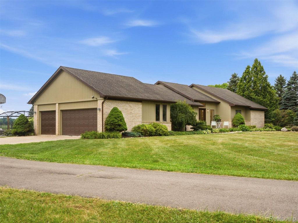 12116 Coolidge Road, Atlas township