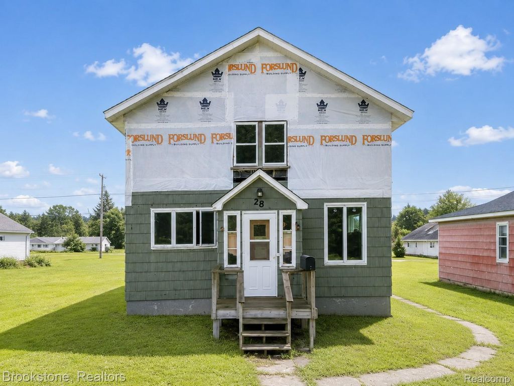 28 N 5th Avenue, Iron River city