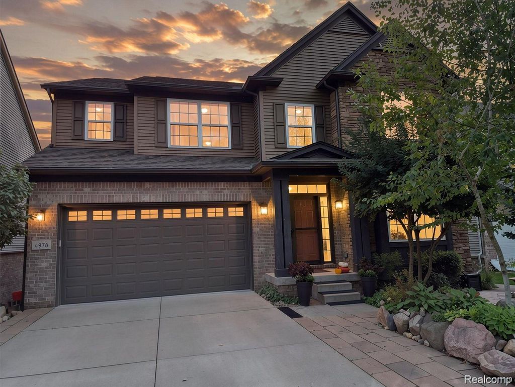 4976 W Stonegate Circle, Lake Orion