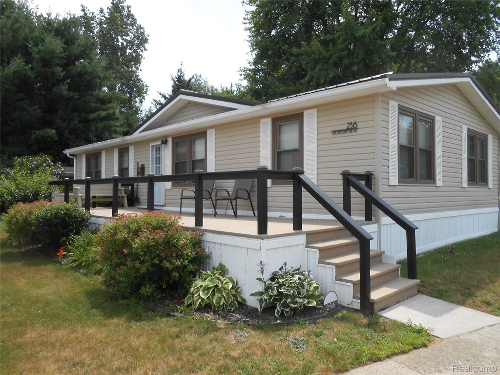 256 Shoreline, Port Sanilac