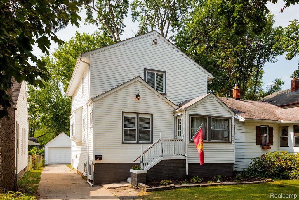 257 W Chesterfield Street, Ferndale