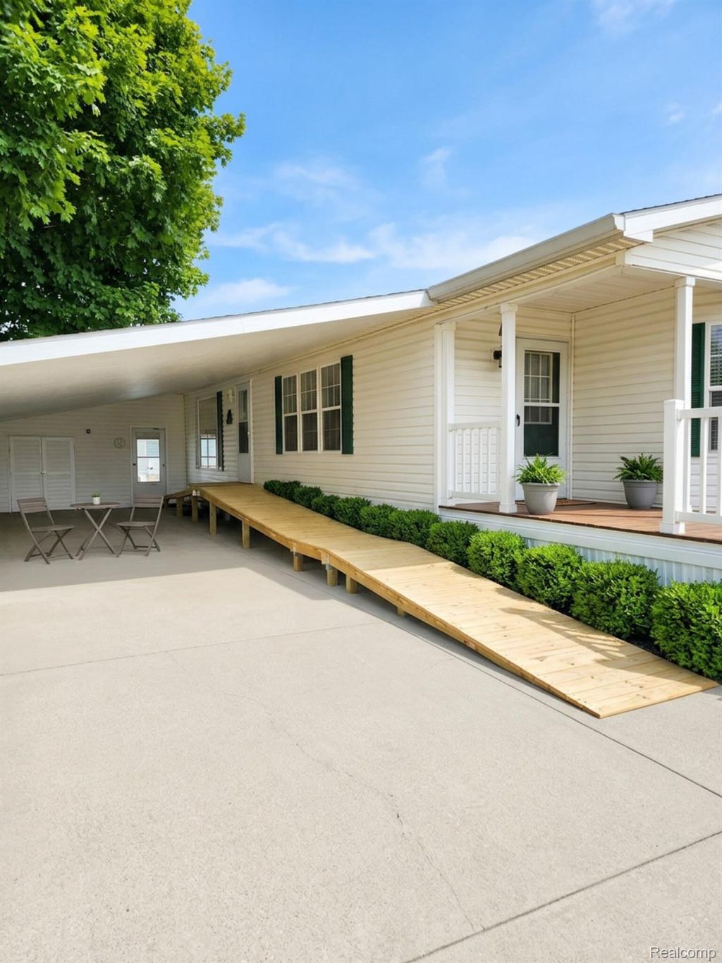 6036 Chestnut Trail, White Lake