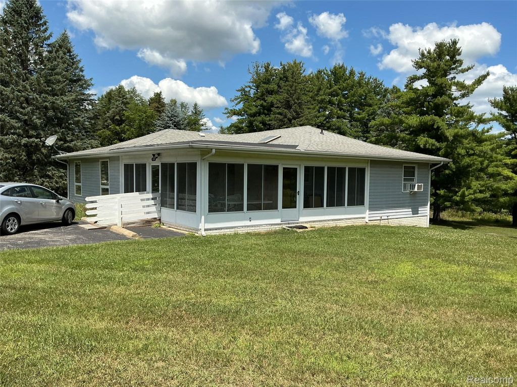 1331 Bankers Road, Hillsdale township