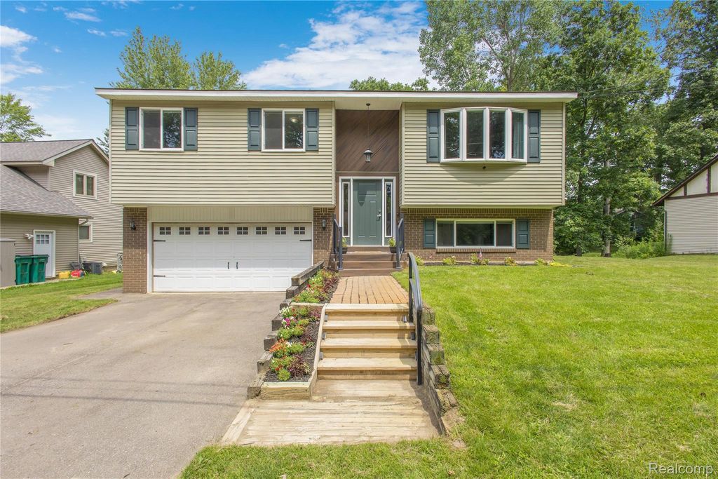 4471 Impala Drive, Holly township
