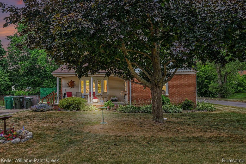 2340 Hessel Avenue, Rochester Hills city