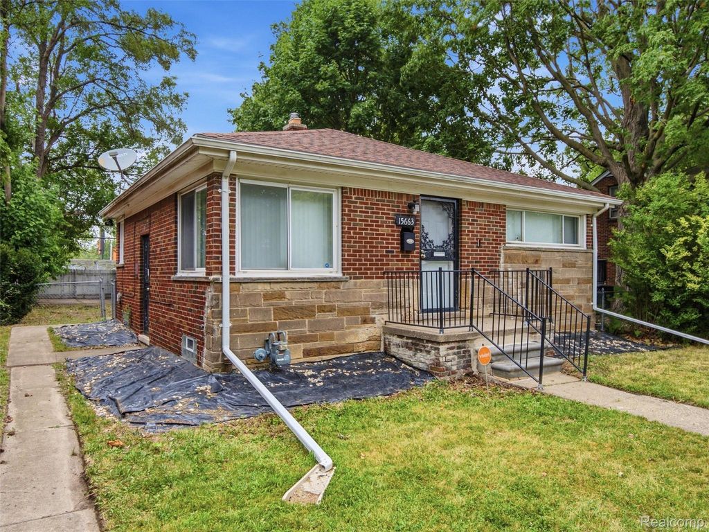 15663 Carlisle Street, Detroit city