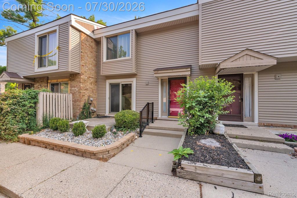 1424 Oakbrook E, Rochester Hills city