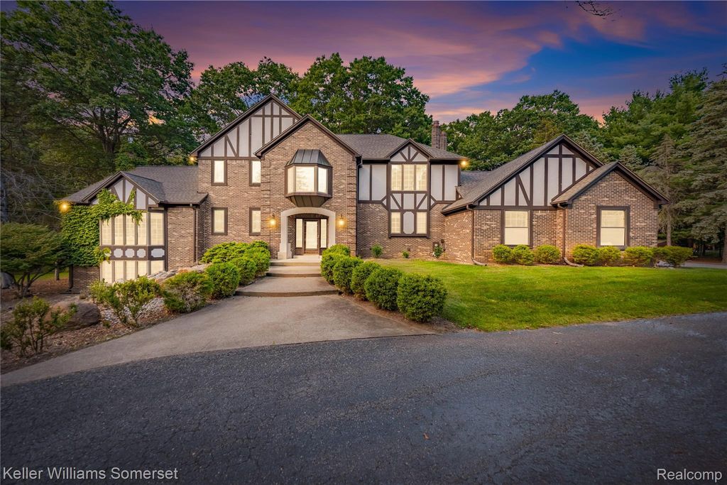 1290 Sunniwood Place, Oakland charter township