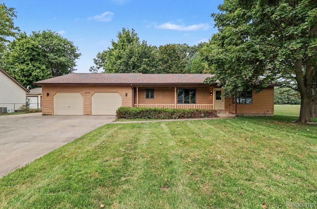 1478 Hendrick Road, Muskegon
