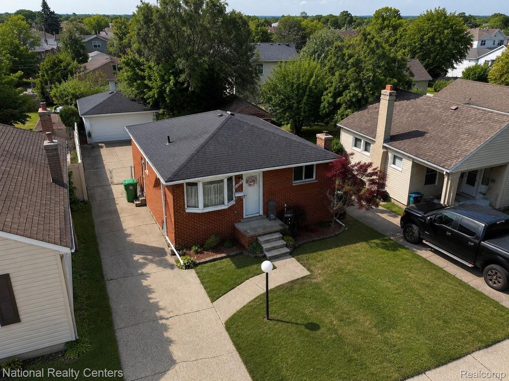 28821 Beechwood Street, Garden City city