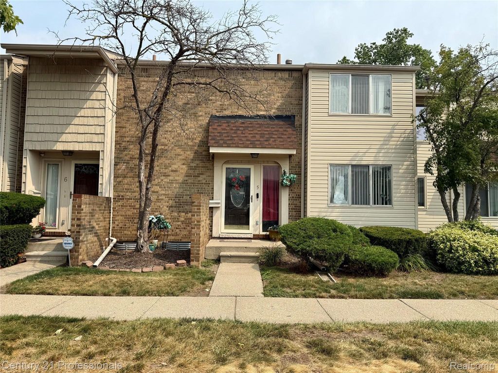 5 Richmond Towne Street, Southfield