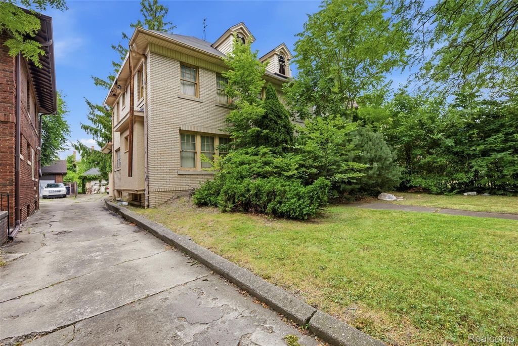 1636 W Boston Boulevard, Detroit city