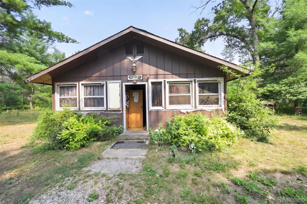 2166 S Forman Road, Cherry Valley township