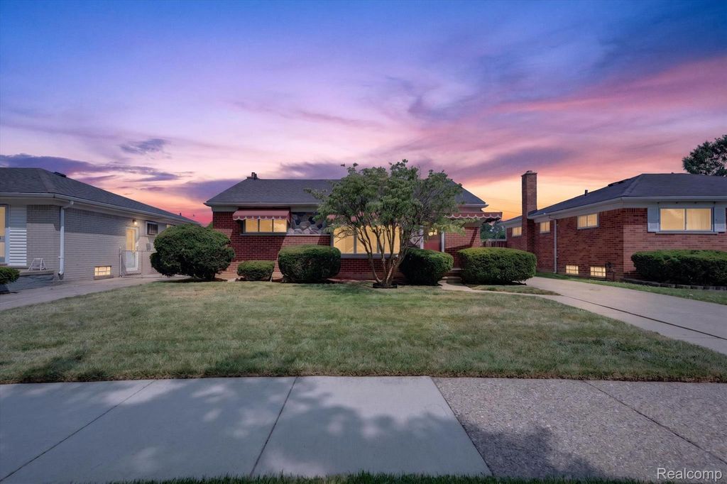 24894 Raven Avenue, Eastpointe city