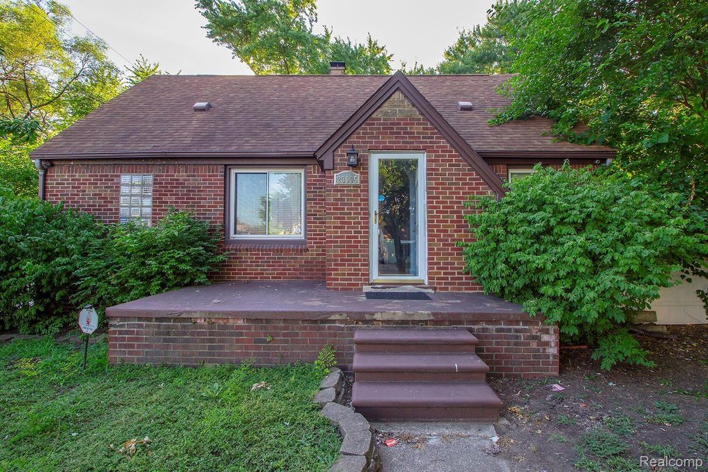 23095 Hill Avenue, Warren city