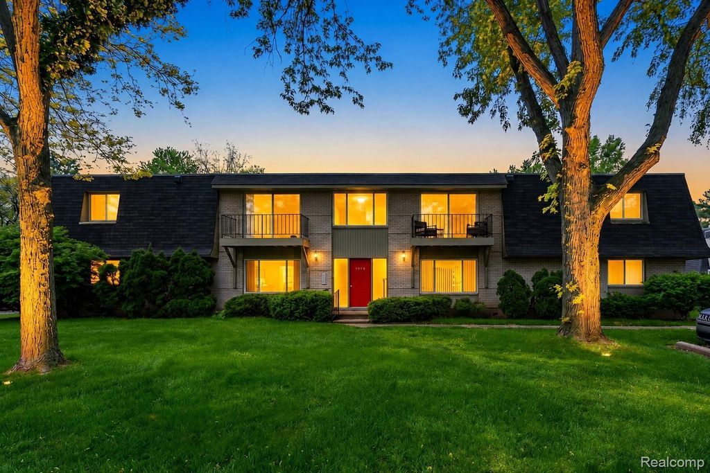 19840 W 12 Mile Road 36, Southfield