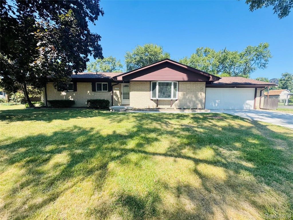 2731 Huntington Park Drive, Waterford charter township