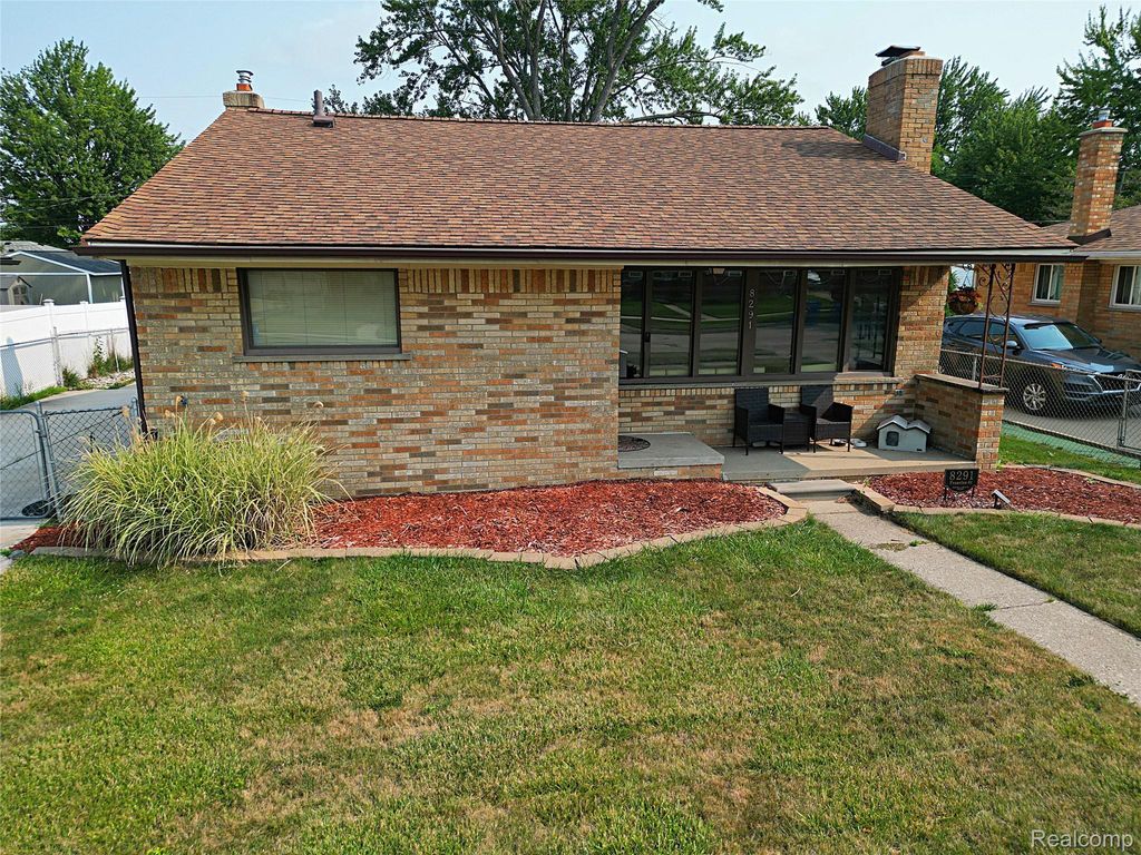8291 Francine Street, Warren city