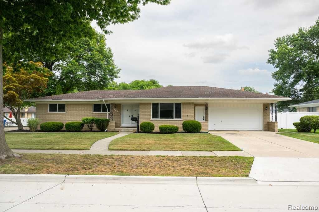 32400 Northampton Drive, Warren city