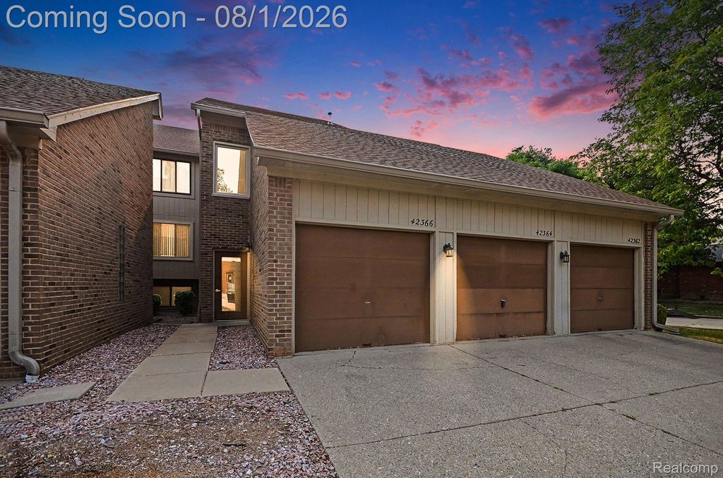 42366 Lochmoor Street, Clinton Township