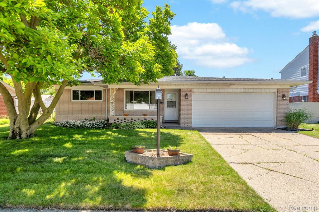 4840 Iowa Drive, Warren city