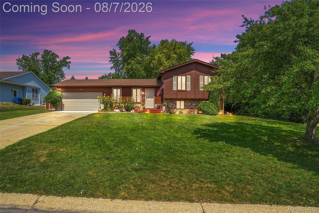 2384 Golden Shores Drive, Fenton charter township