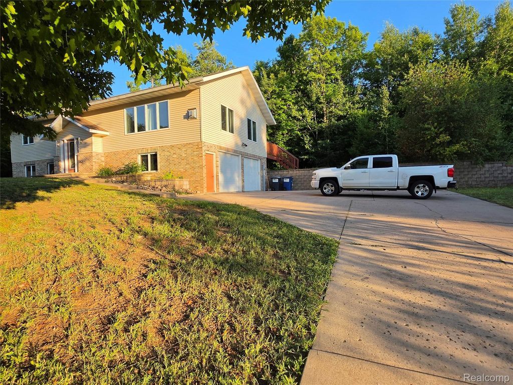 1901 Spruce Lane, Houghton city