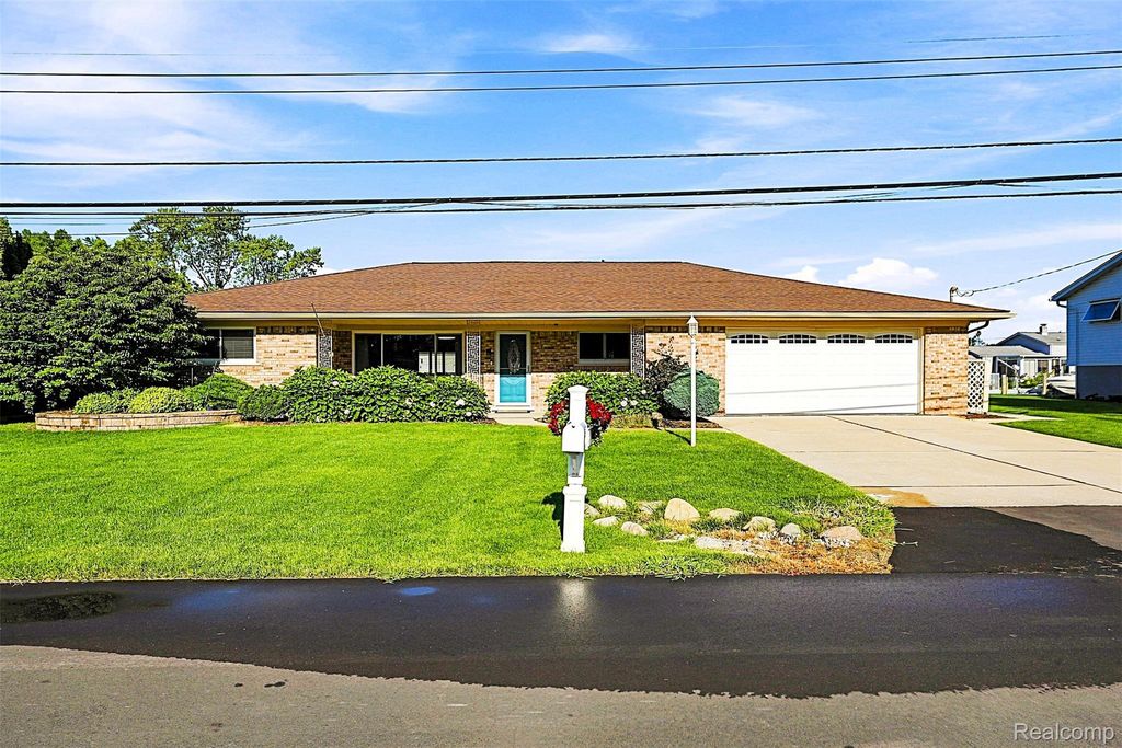 38119 Mallast Street, Harrison charter township