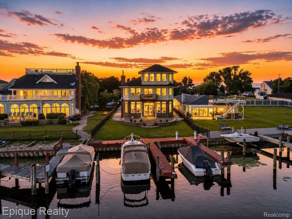 32354 N River Road, Harrison charter township