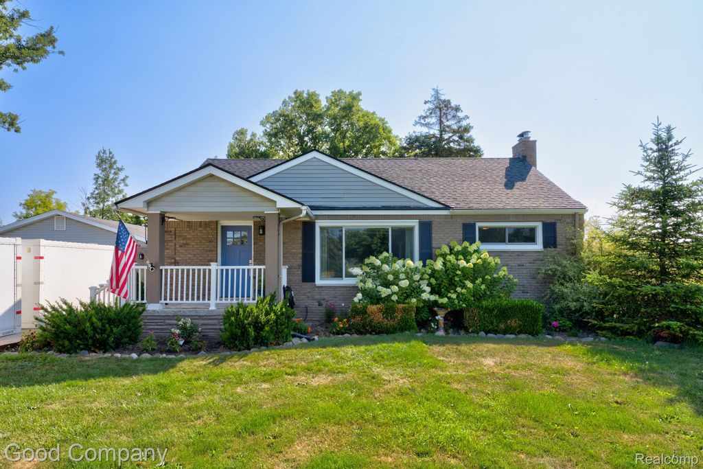 62060 Indian Trail, Ray township