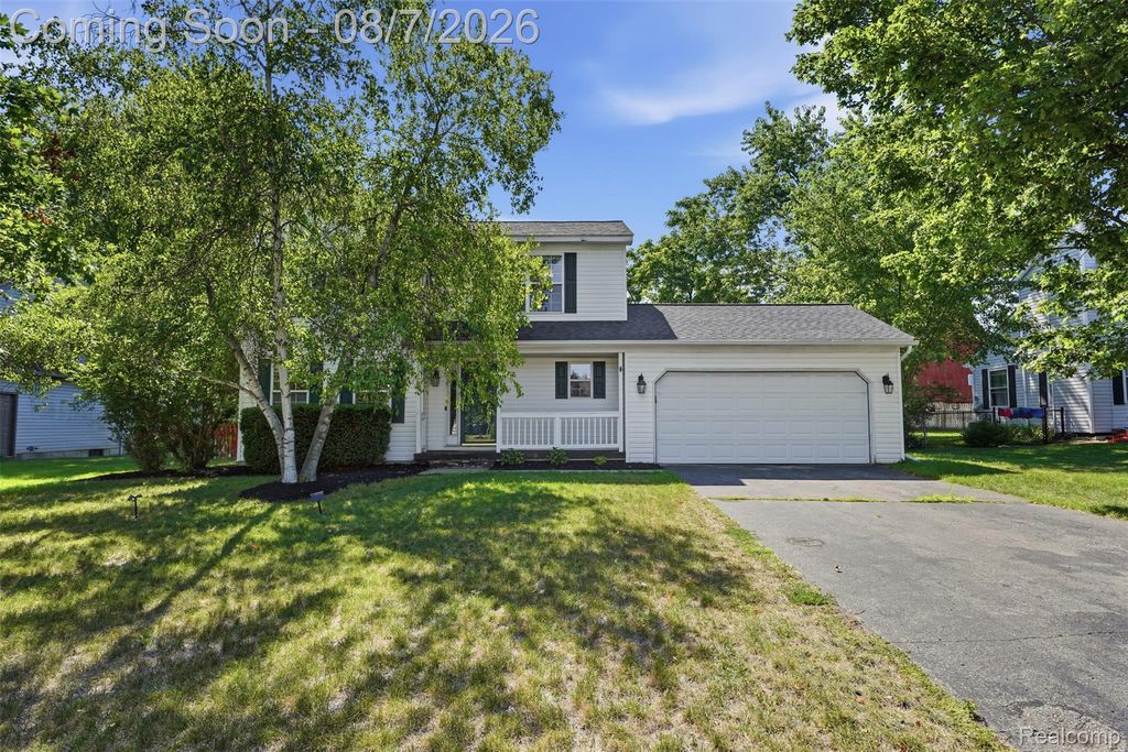 1124 Somerville Drive, Oxford charter township
