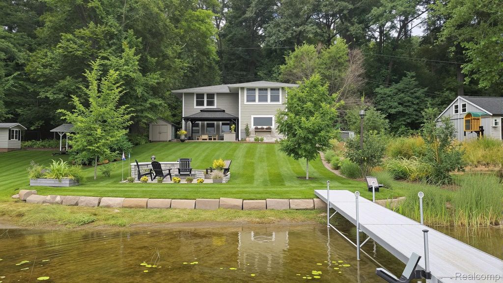 5616 Joslin Lake Drive, Lyndon township