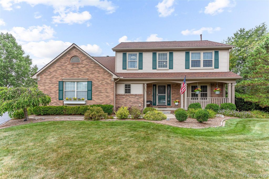 2328 Chestnut Circle, Orion charter township