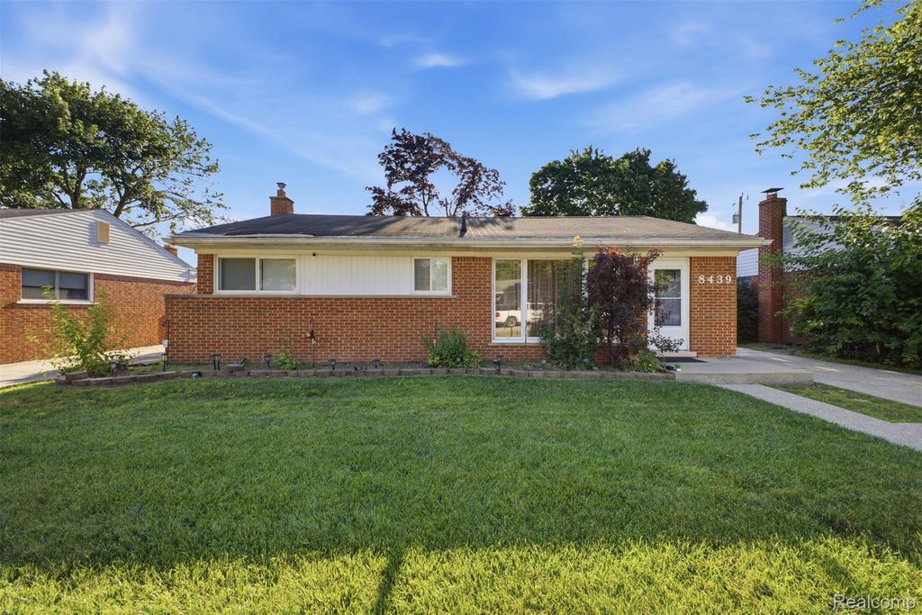 8439 Centralia Street, Dearborn Heights city