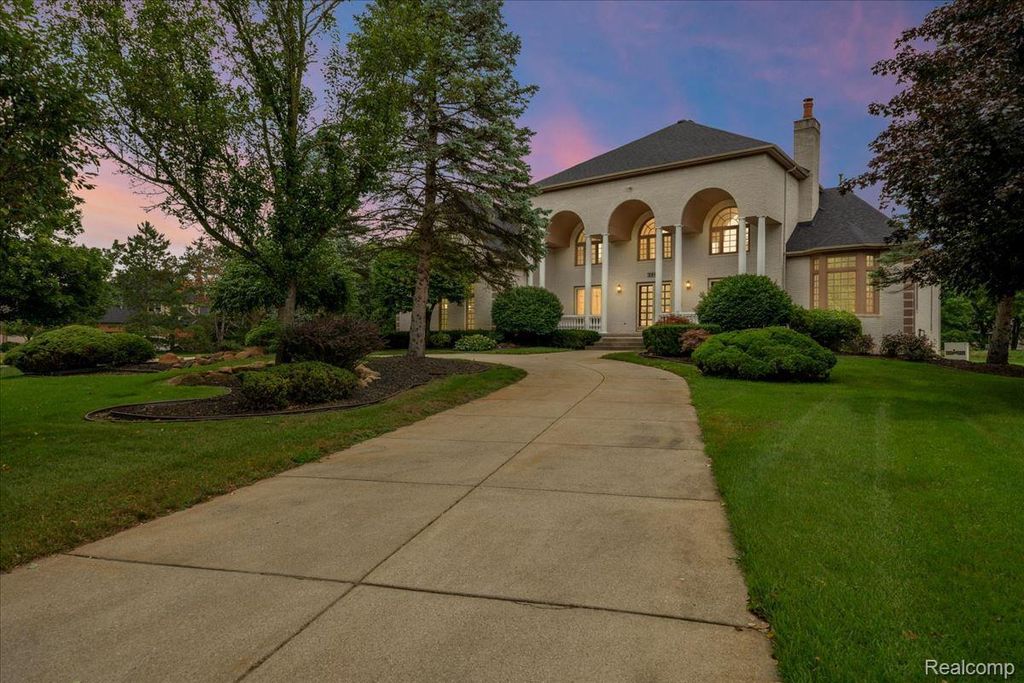 3965 Loch Bend Drive, Commerce Twp