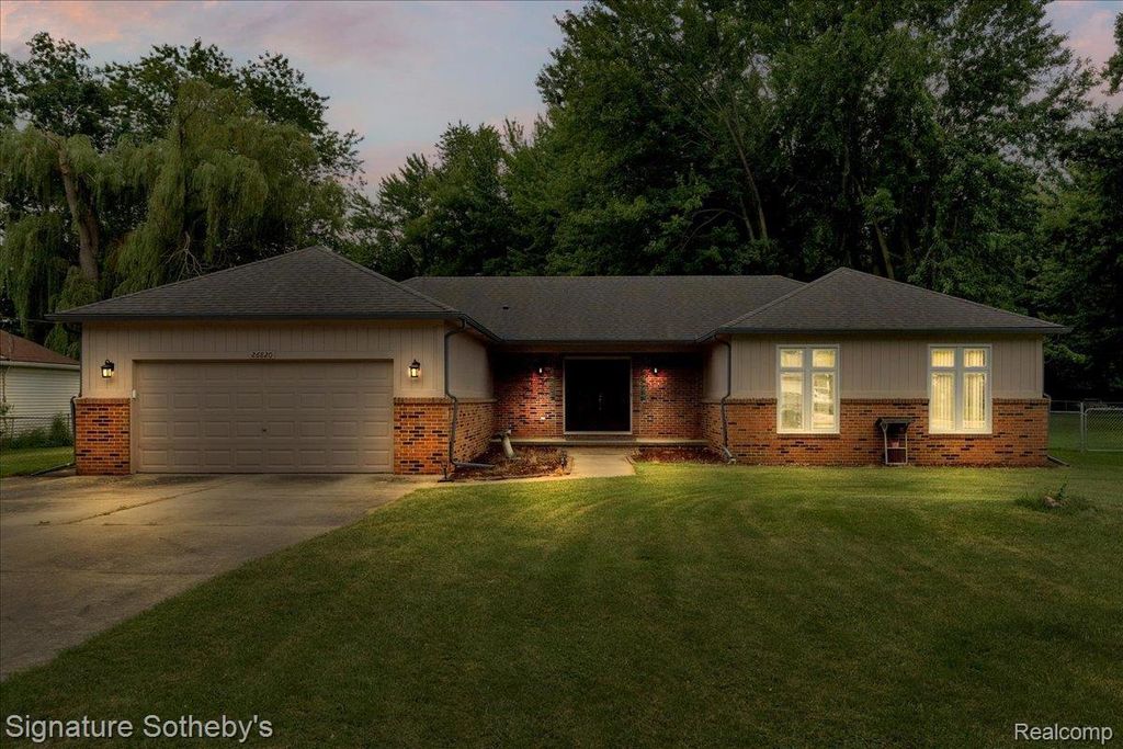 26820 Alray Street, Chesterfield township