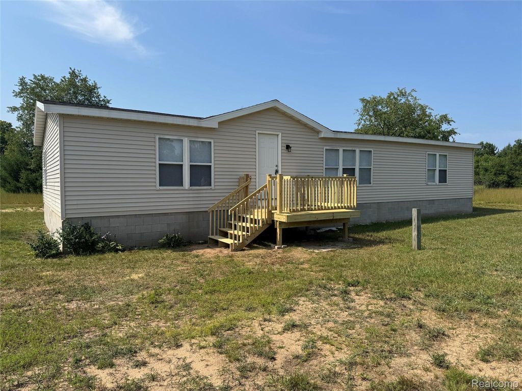 8845 Country Road Ne, Rapid River township