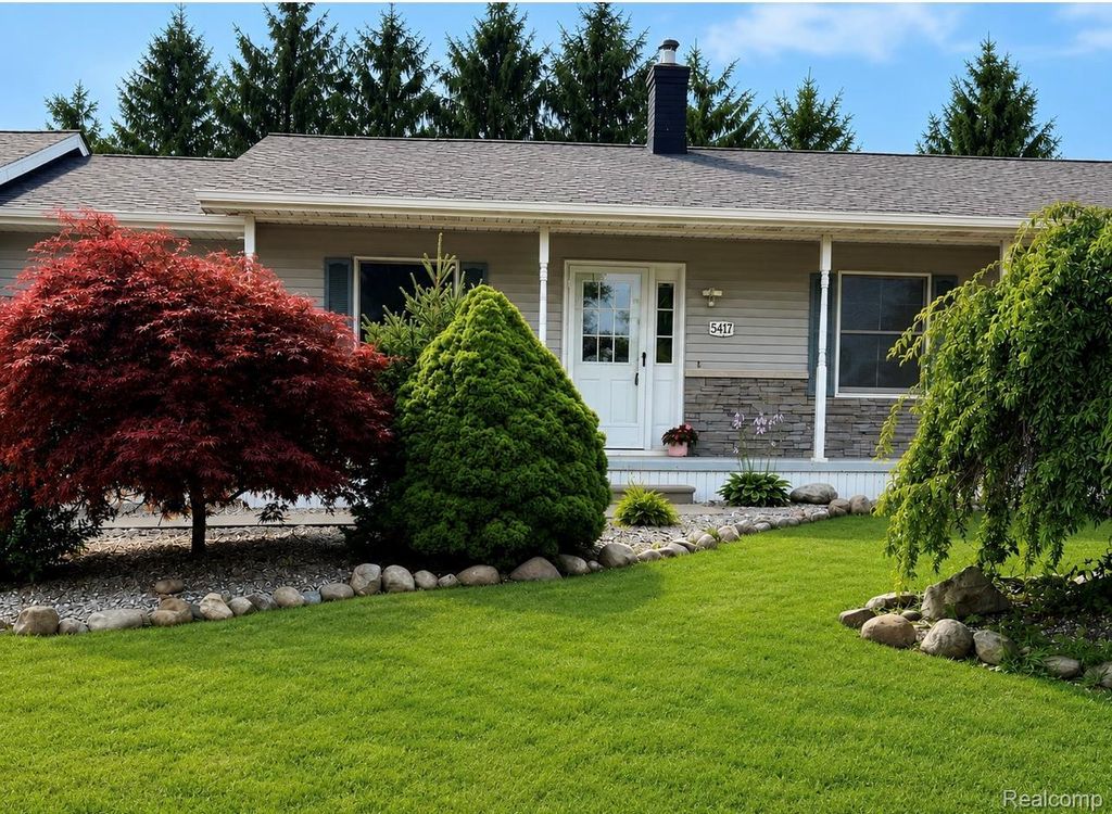 5417 North Road, Clyde township