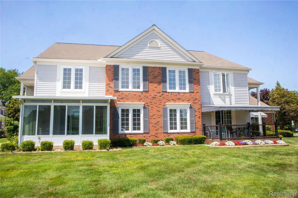 37485 Stonegate Circle 75, Clinton Township