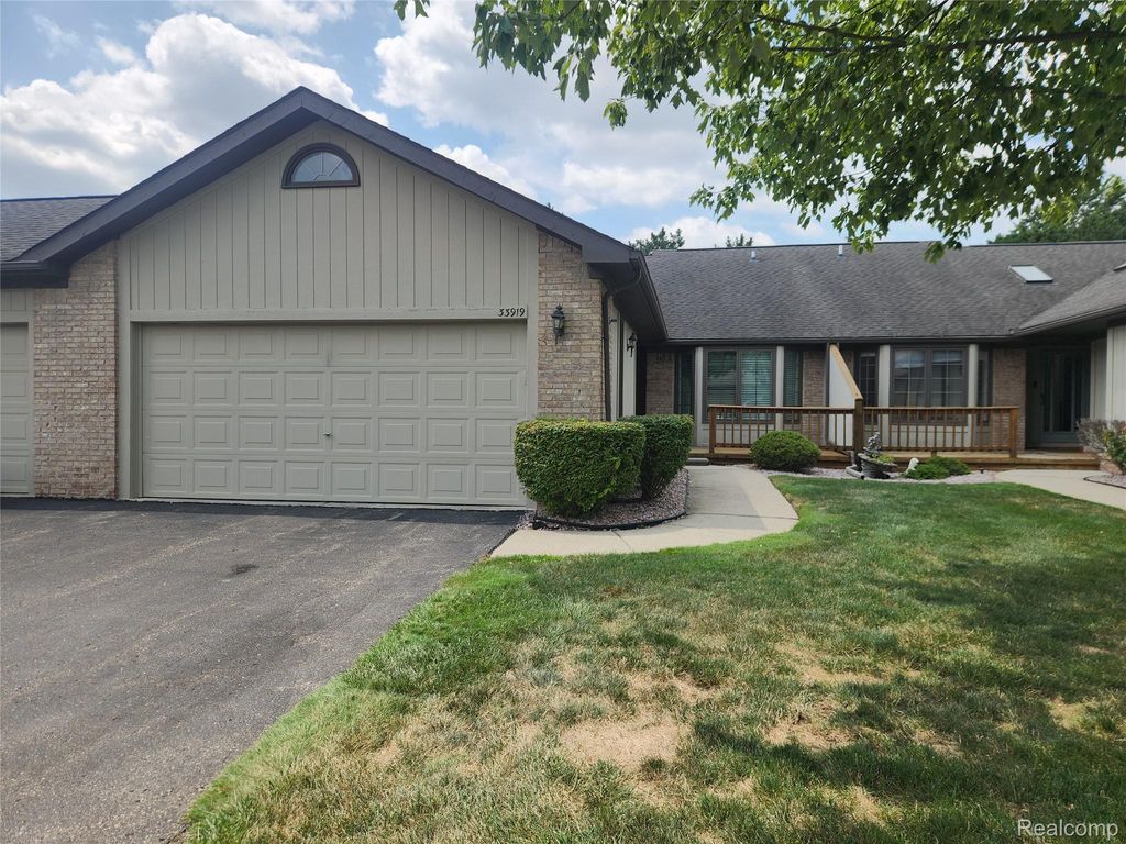 33919 Oakwood Drive, Sterling Heights