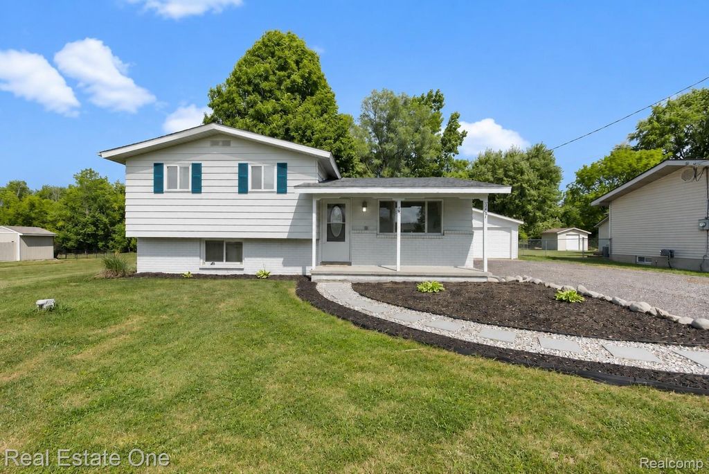 2351 Cheryl Ann Drive, Burton