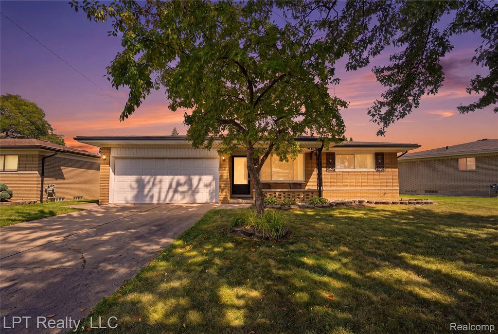 27756 Newport Drive, Warren city