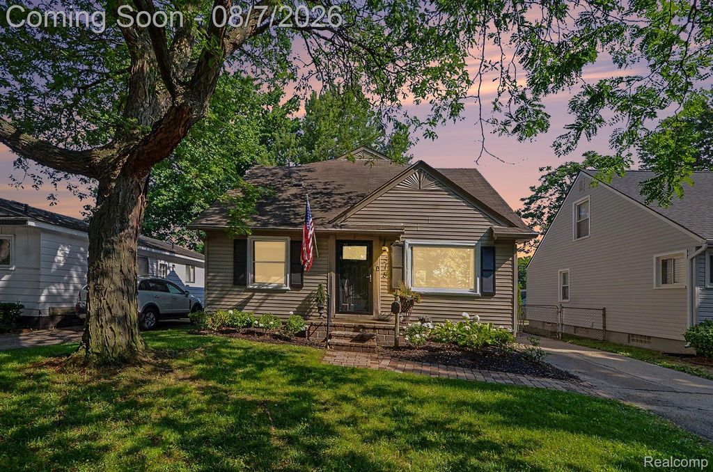 318 Chippewa Street, Clawson