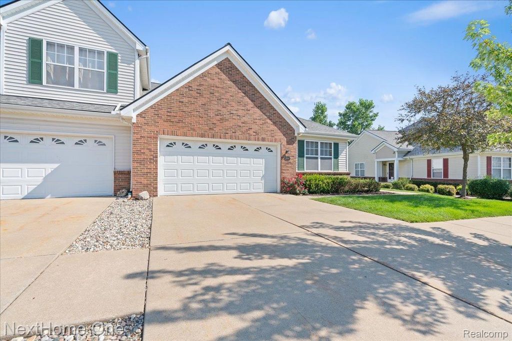 10083 Ridge Run Street 24, Howell