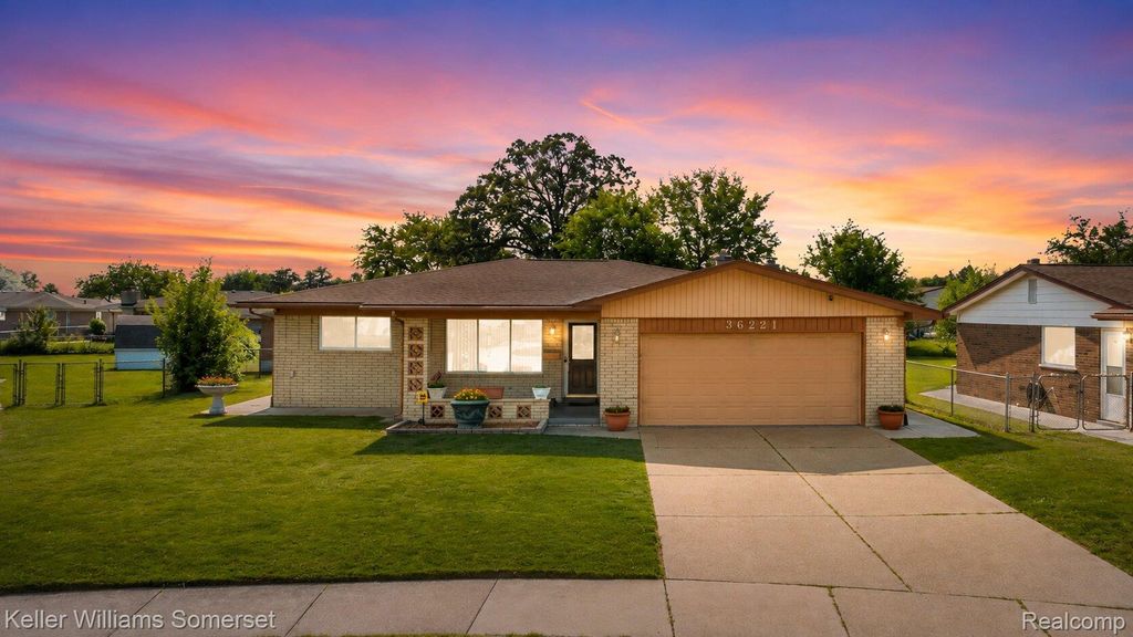 36221 Pickwick Court, Sterling Heights city