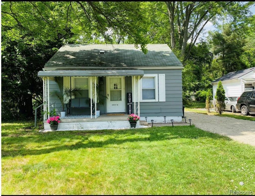 20816 Midway Avenue, Southfield city