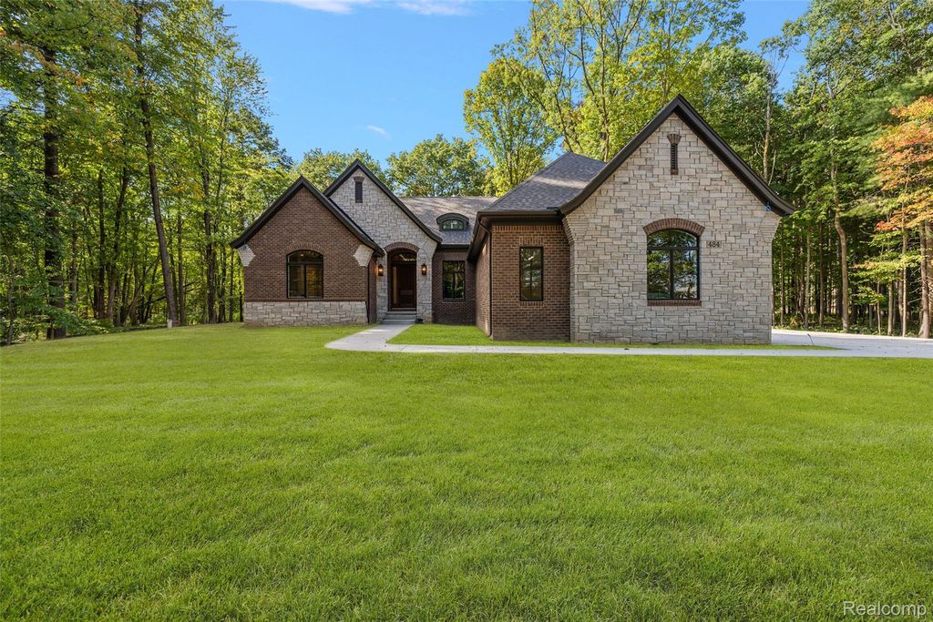2280 Heidi Drive, Addison township