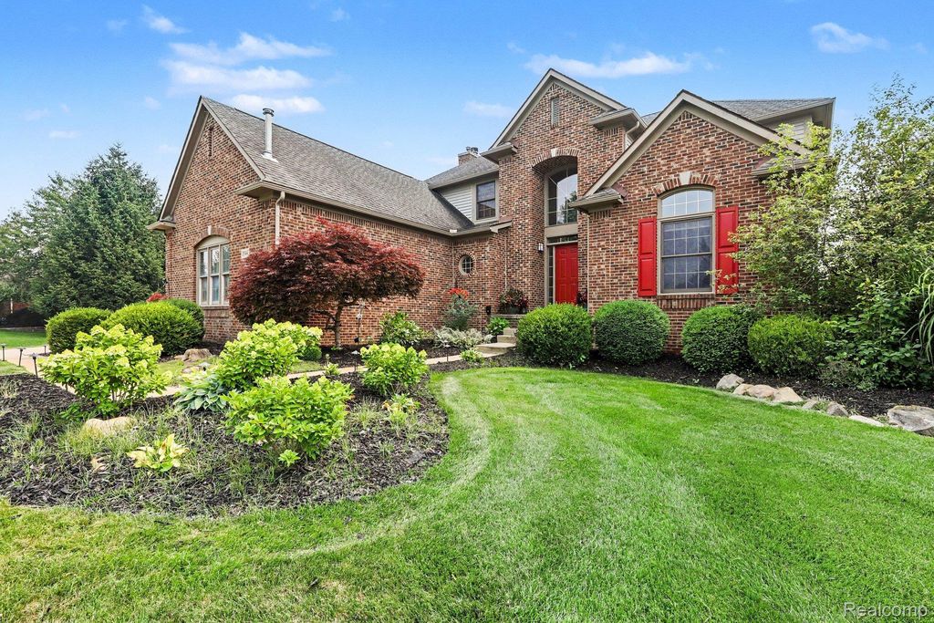 3544 S Creek Drive, Oakland charter township