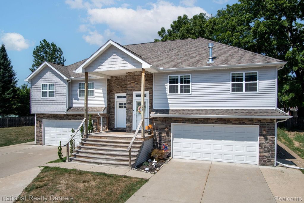 175 Whispering Pines Drive, Fenton