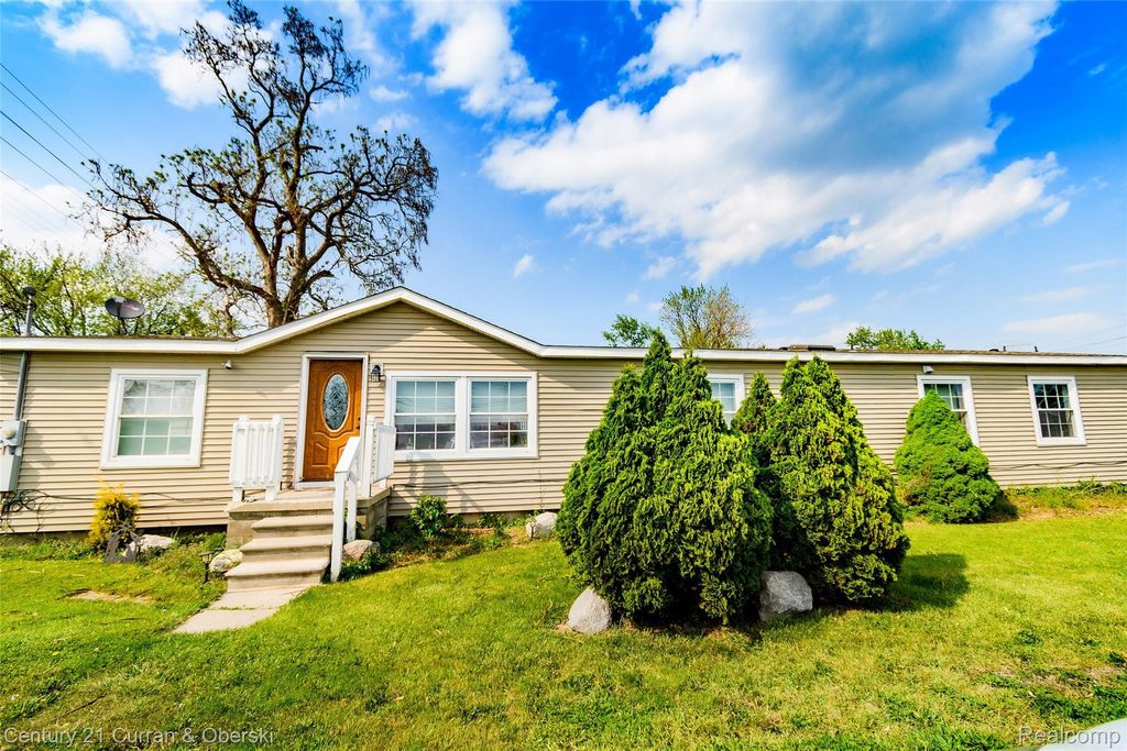 13045 Strong Boulevard, South Rockwood village